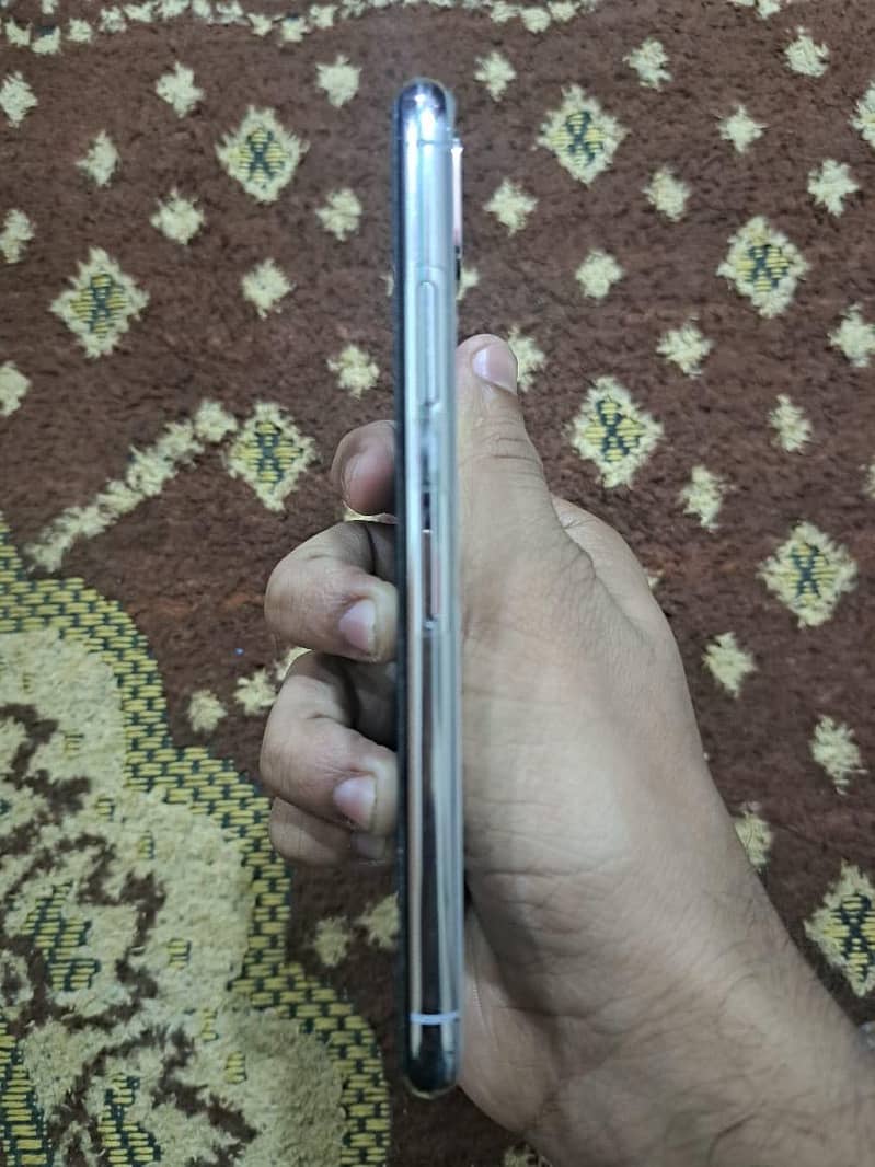 Apple iPhone X 5