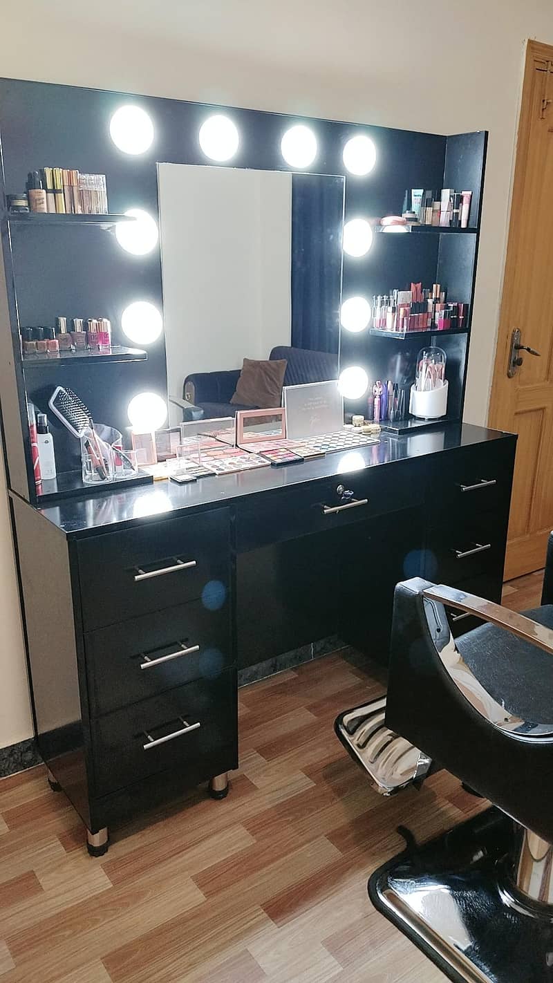 parlor dressing table 0