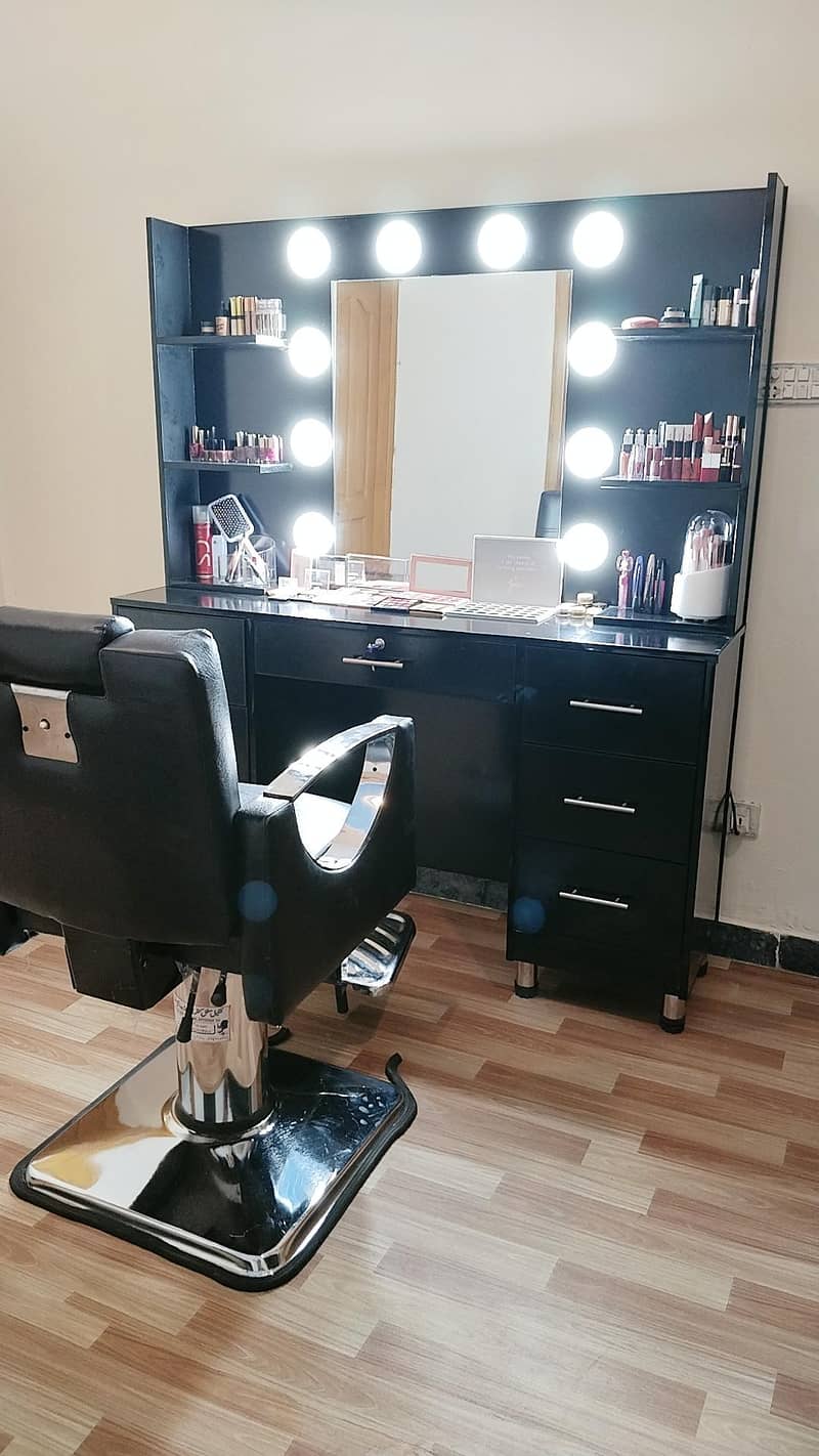 parlor dressing table 1