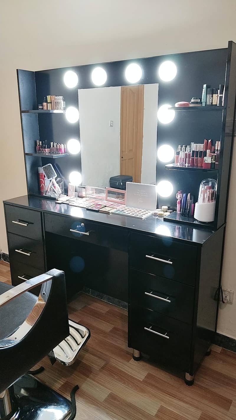 parlor dressing table 2