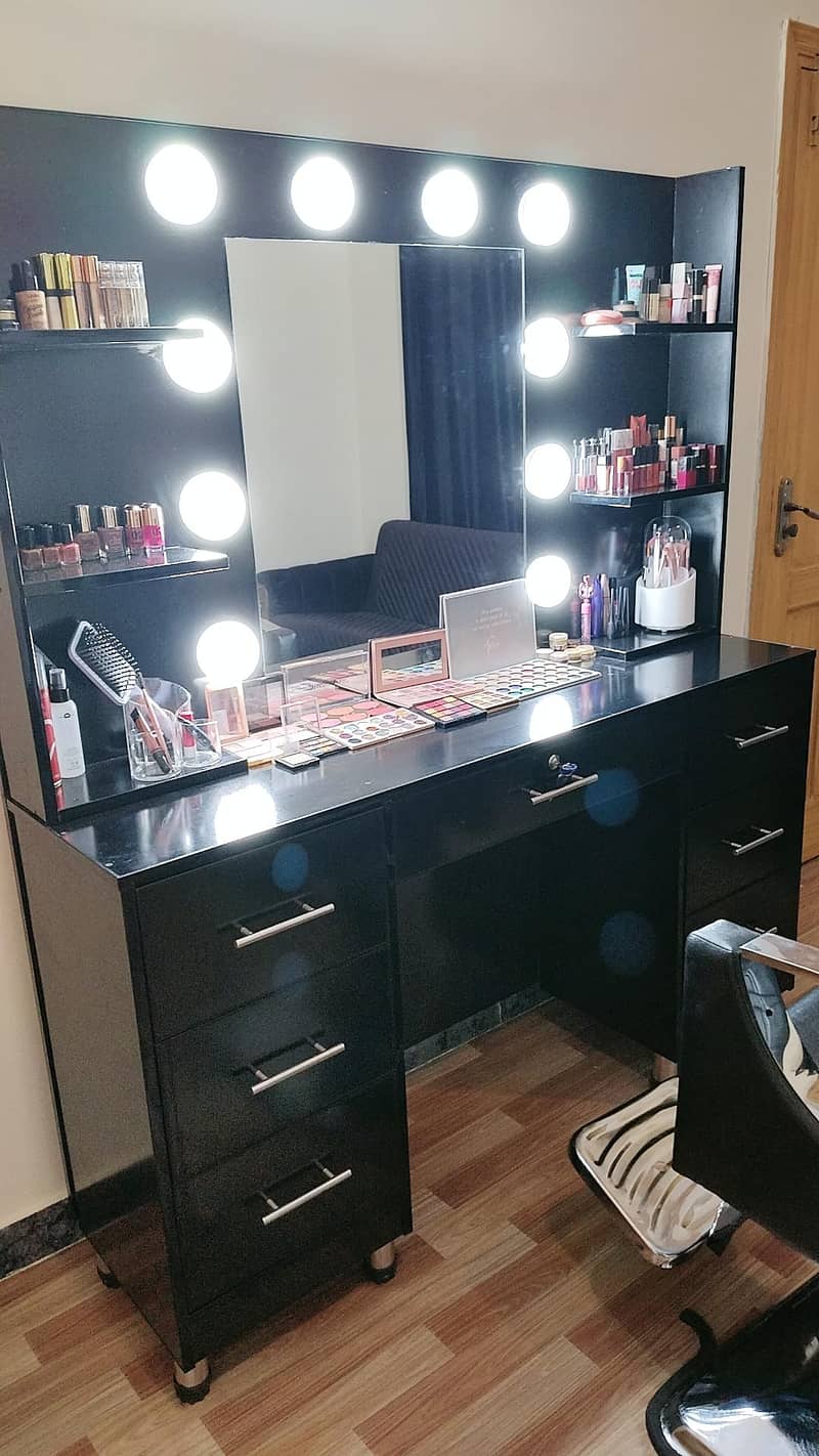 parlor dressing table 3