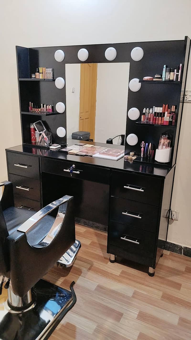 parlor dressing table 6