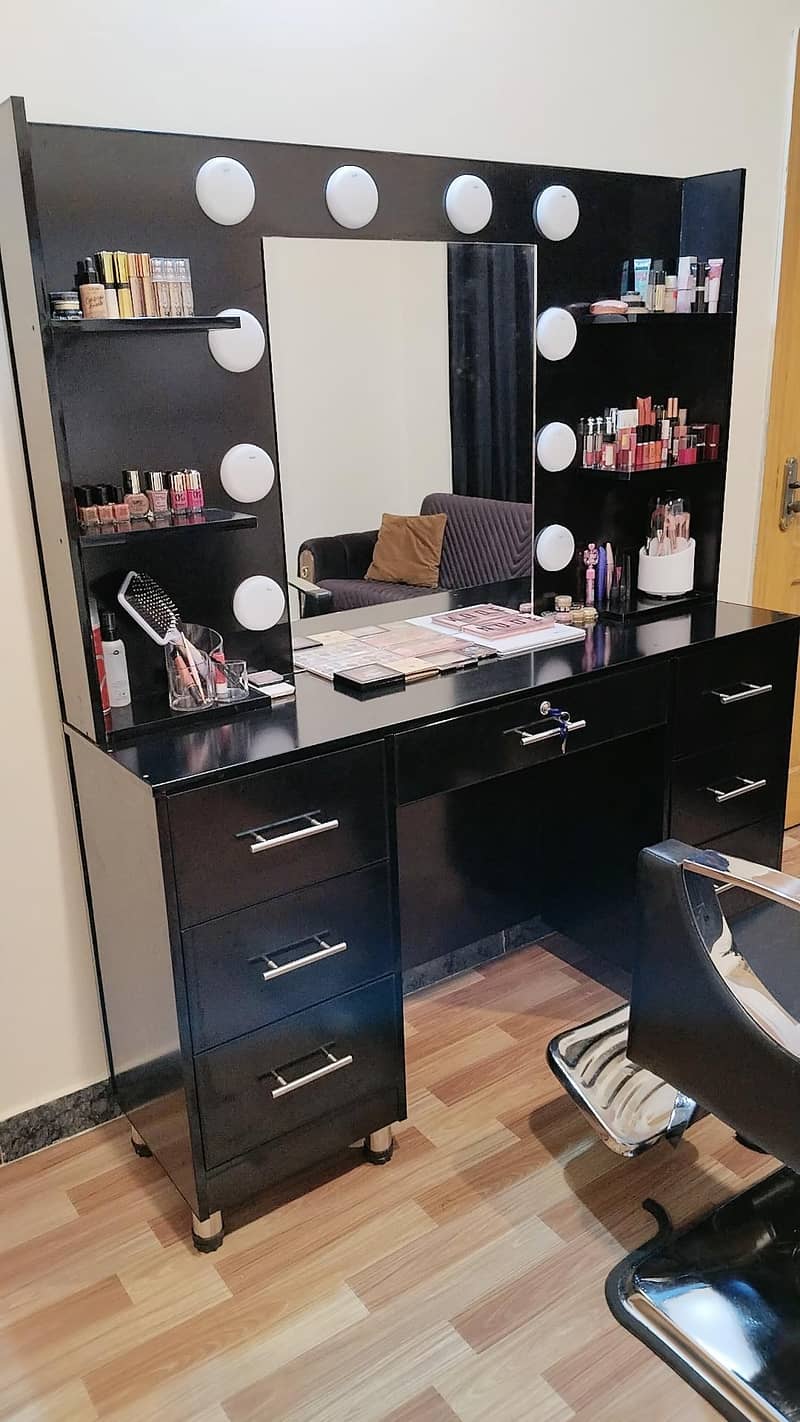 parlor dressing table 7