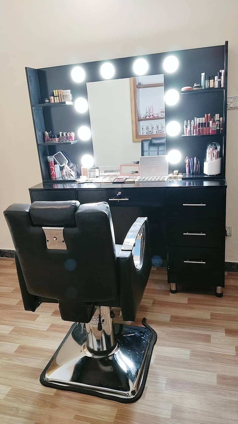 parlor dressing table 9