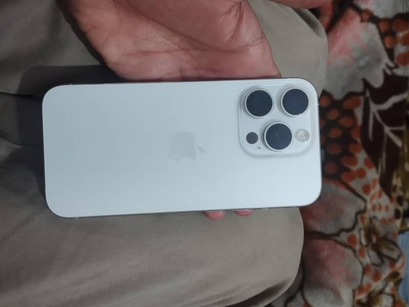 iPhone 15 pro 2