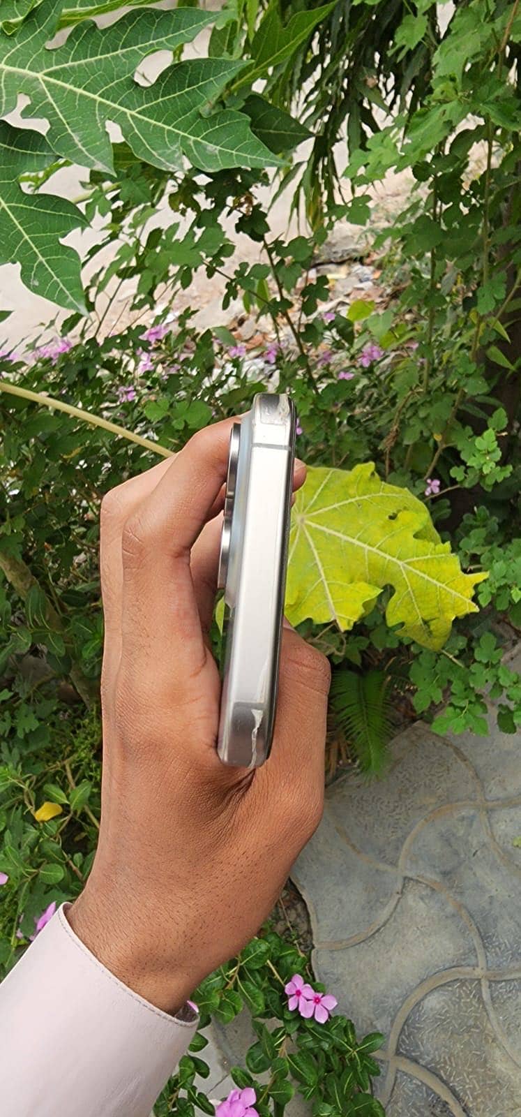 Apple iPhone 15 Pro Max 1