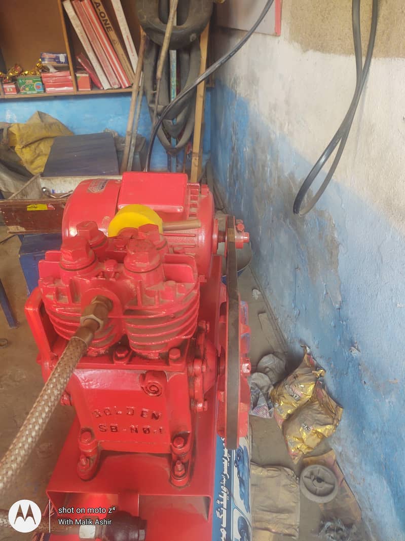 Air field compressor /ہوا بھرنے والی ٹینکی 1
