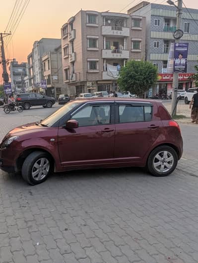 Suzuki Swift DLX 1.3 – 2012 Model