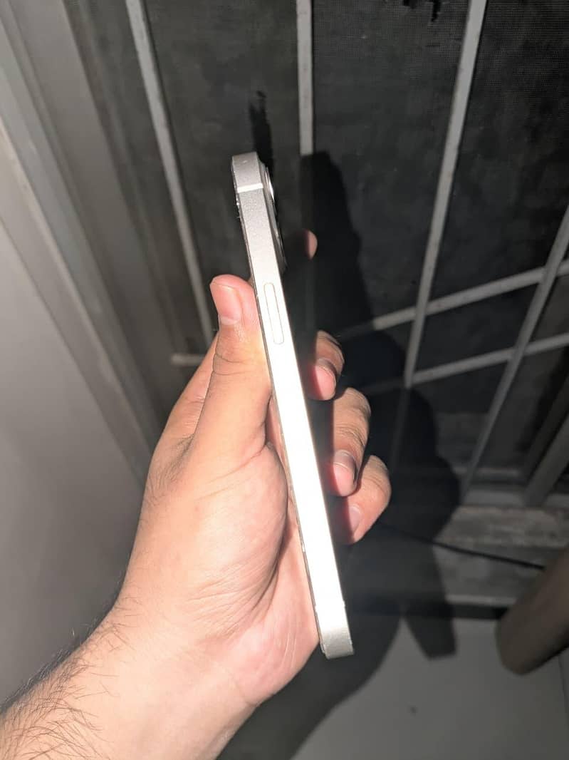 Apple iPhone 13 3