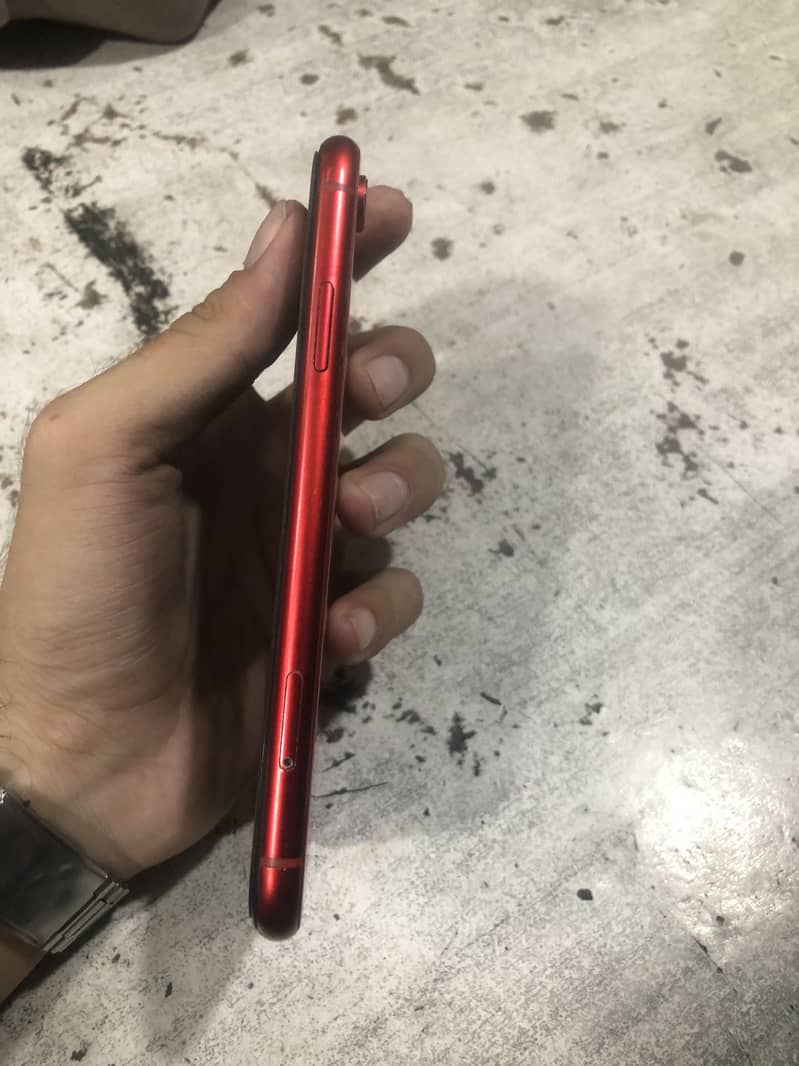 Apple iPhone XR 4