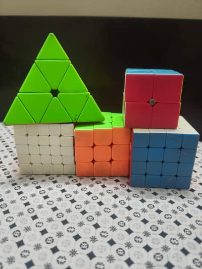 Bundle of 5 Rubiks cube