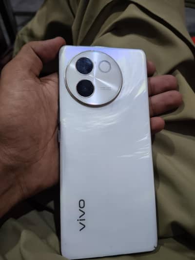 Vivo V30