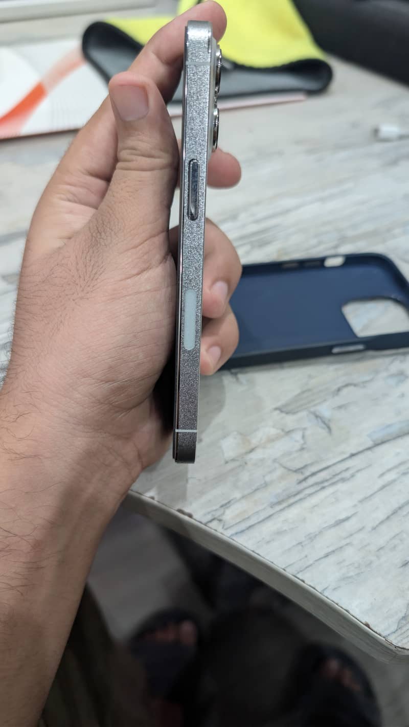 Apple iPhone 13 Pro 2