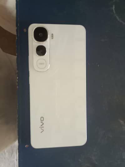Vivo y400