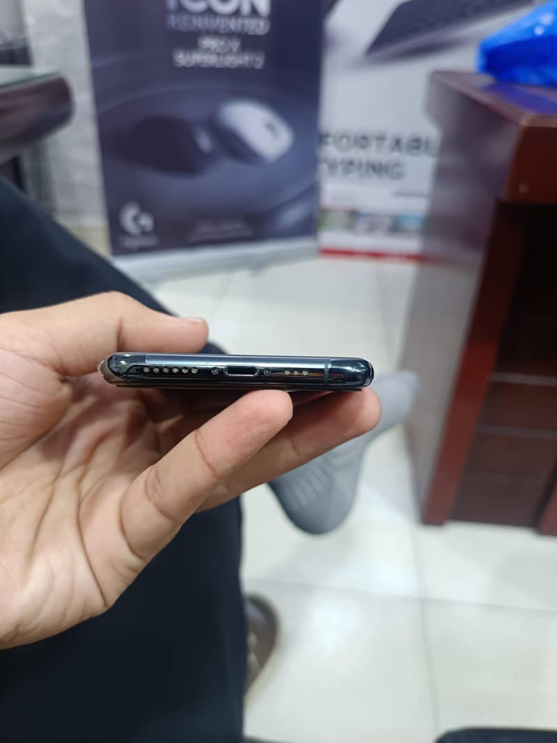 Apple iPhone 11 Pro 1