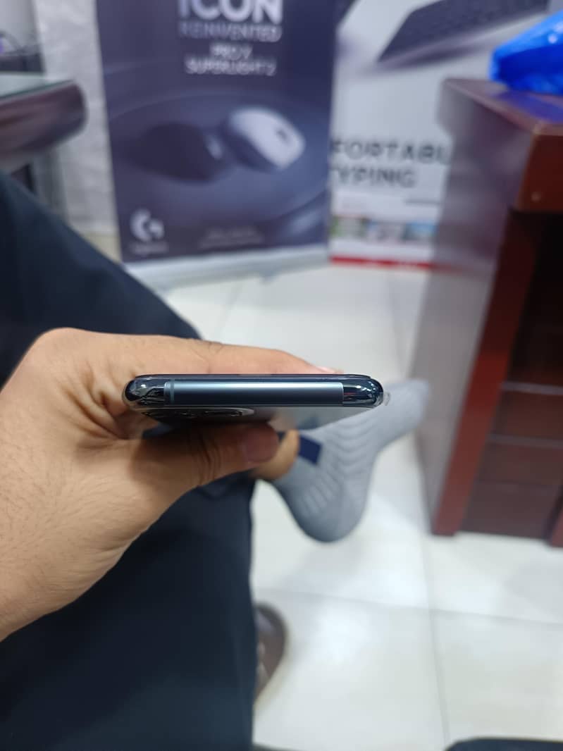 Apple iPhone 11 Pro 2