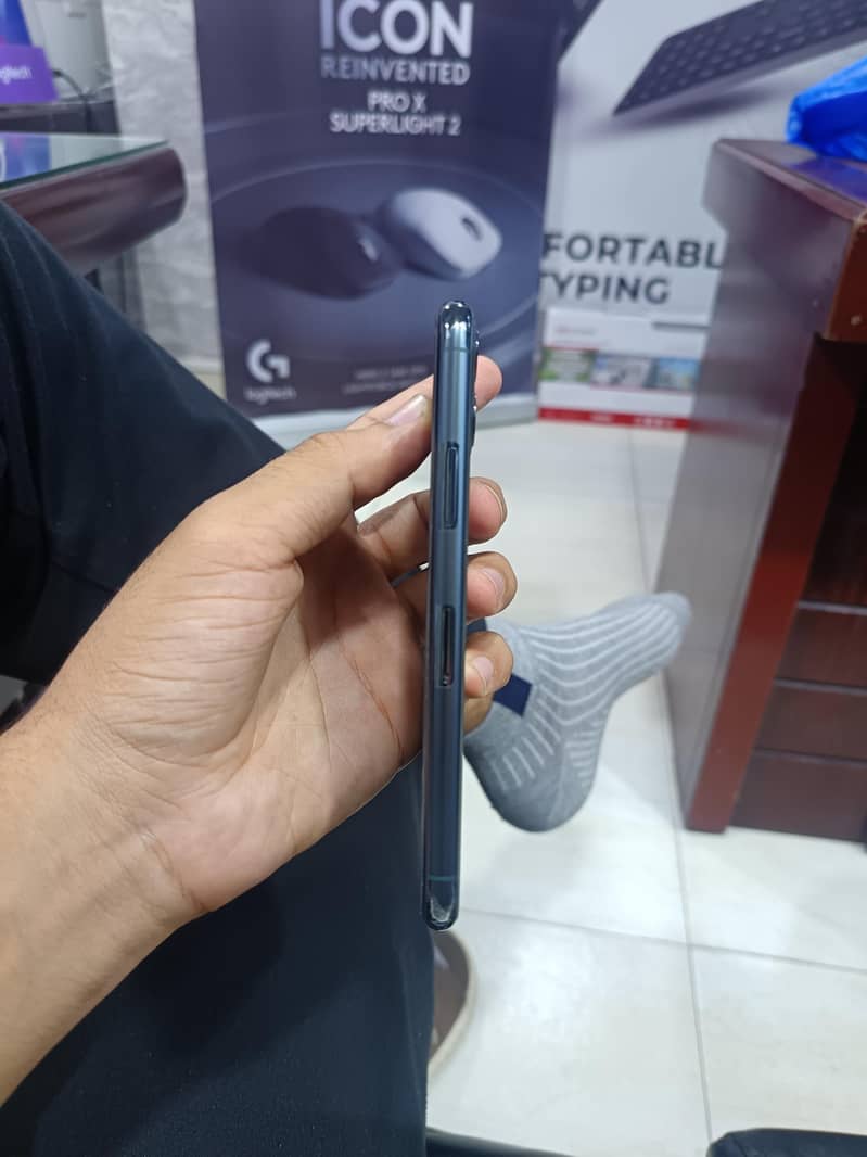 Apple iPhone 11 Pro 4