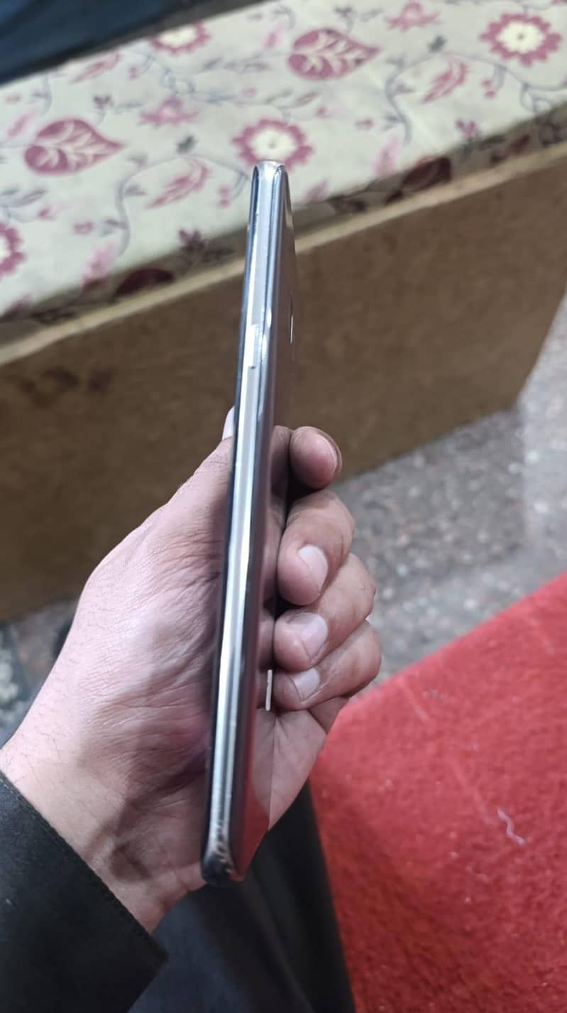 Samsung Mobile S8 Plus 5