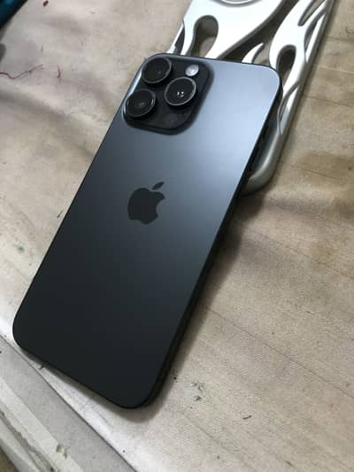 Apple iPhone 15 Pro Max256gb  84B/H.  Factory unlock Neat Condition