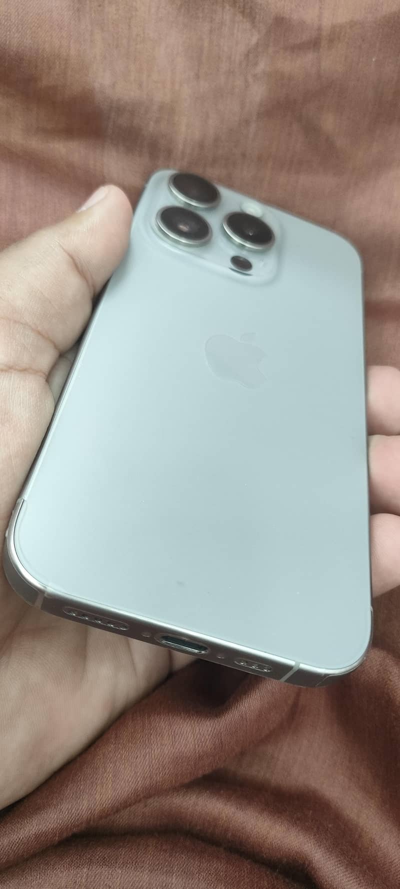 Apple iPhone 15 Pro 4