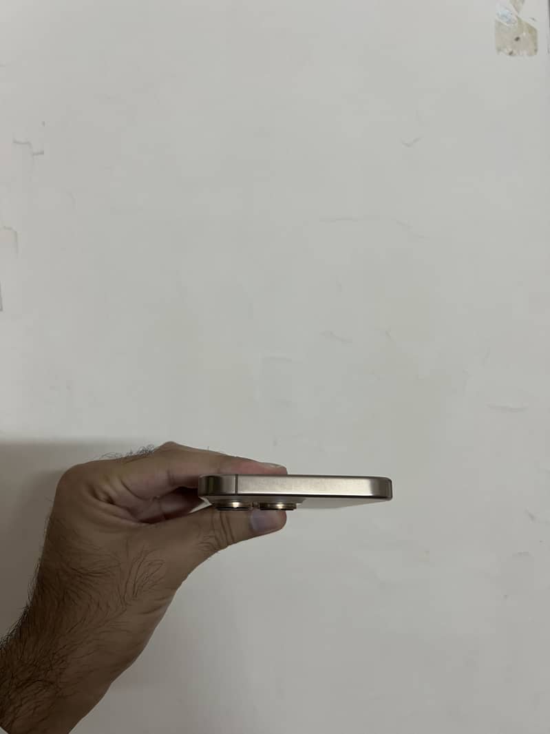 Apple iPhone 16 Pro Max 3