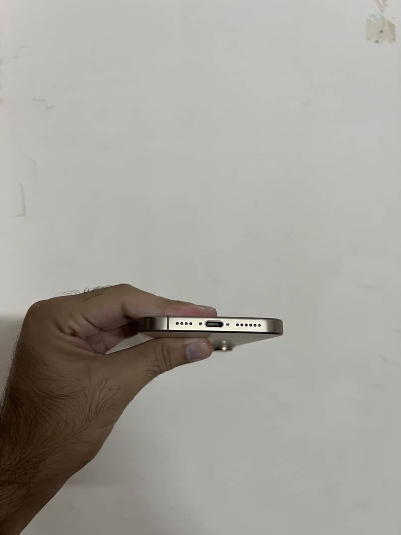 Apple iPhone 16 Pro Max 4