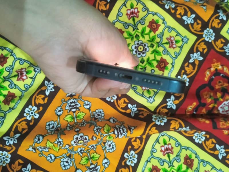 Apple iPhone 13 3