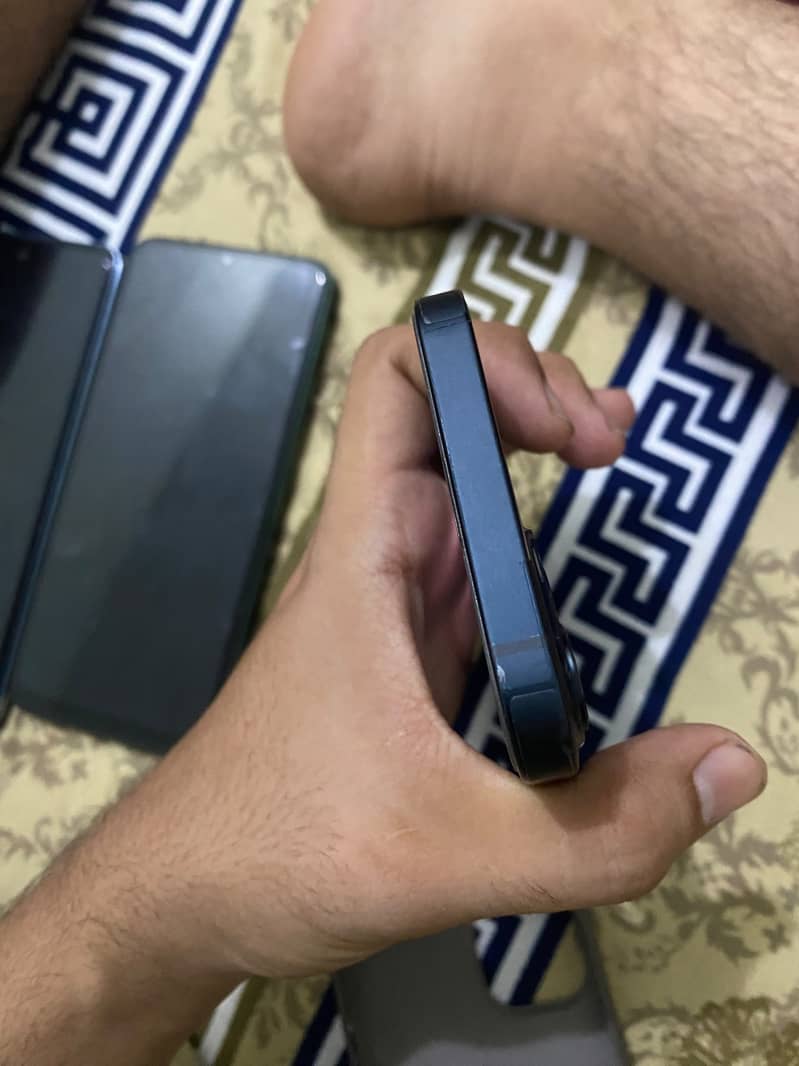 Apple iPhone 13 3