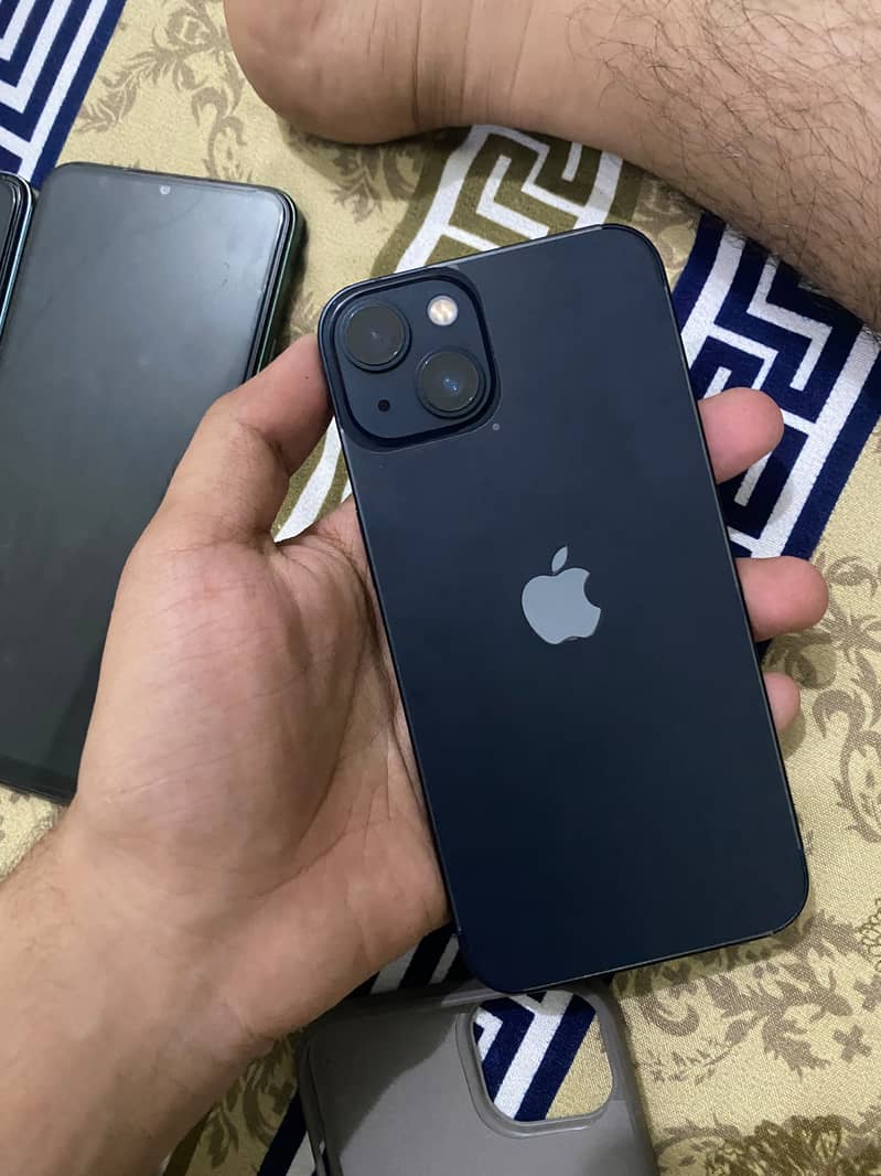 Apple iPhone 13 4