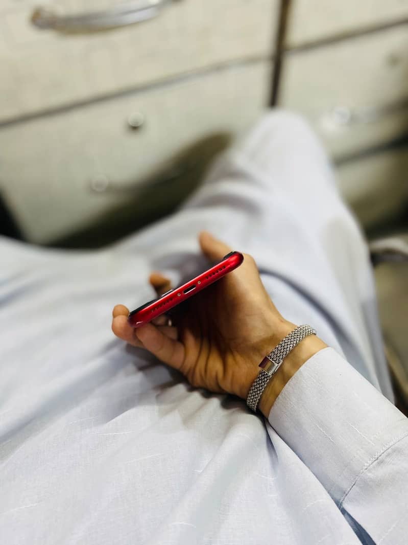 Apple iPhone 11 4