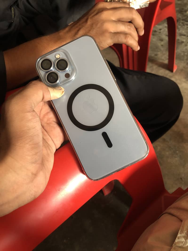 Apple iPhone 13 Pro Max 4