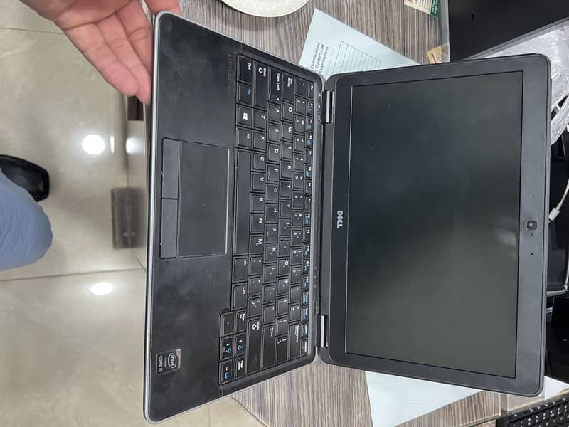 Dell Latitude e7240 1