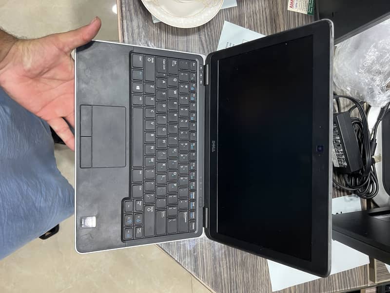 Dell Latitude e7240 4