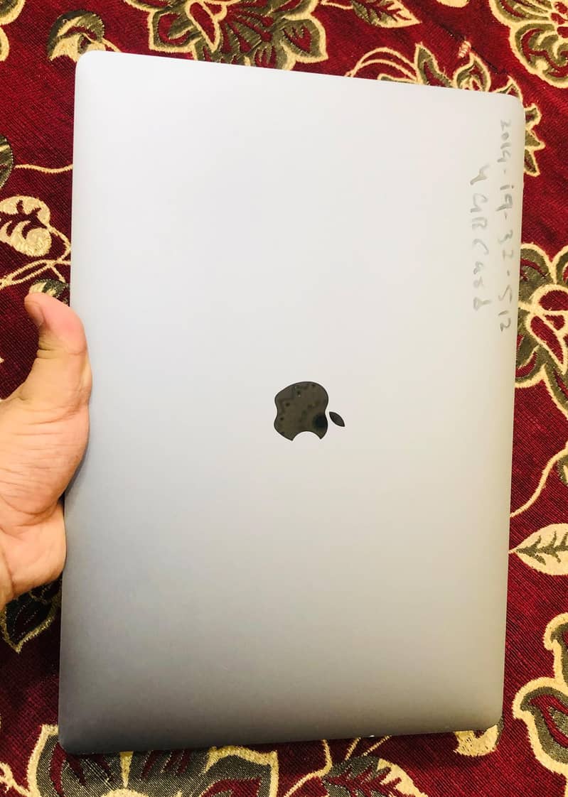 MacBook 1