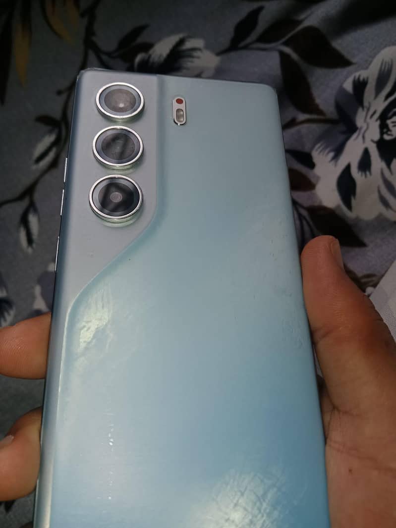 Tecno CAMON 40 Pro 0