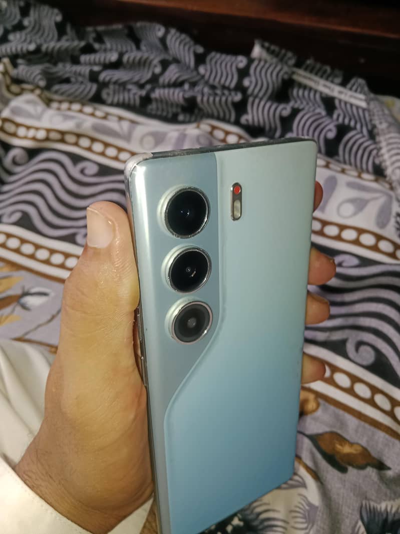 Tecno CAMON 40 Pro 1