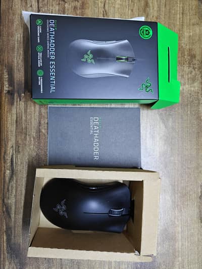 Razer Deathadder Essential Gaming Mouse - 1 week used, NEW