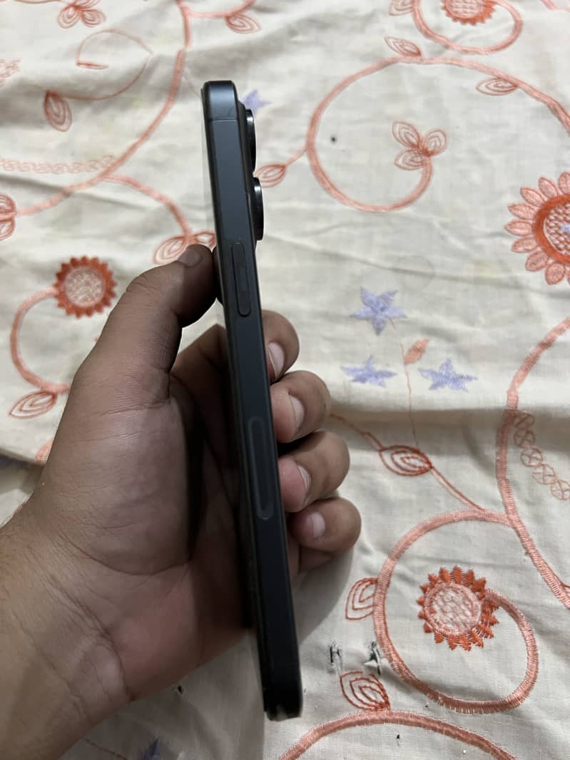 Apple iPhone 15 Pro Max 3
