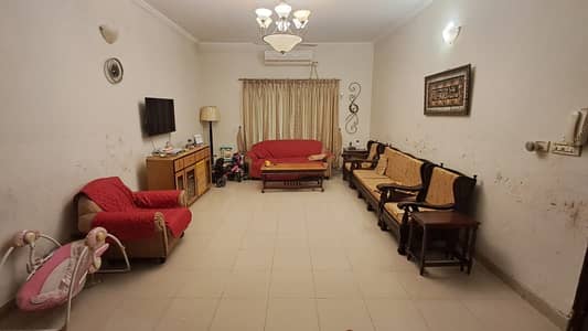 Well Maintained House Of 10 Marla Is Available For Sale In Askari 10 C Sector,MAin ki Back