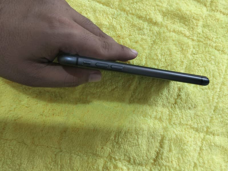 Apple iPhone 11 3