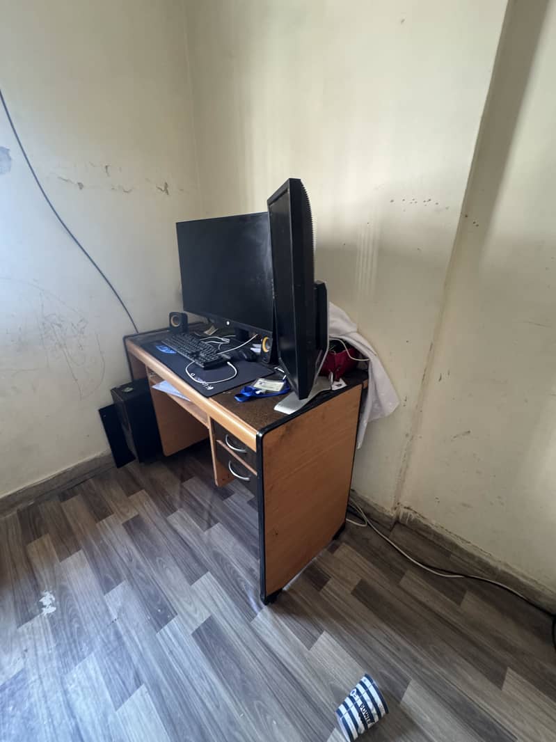 Computer table 1