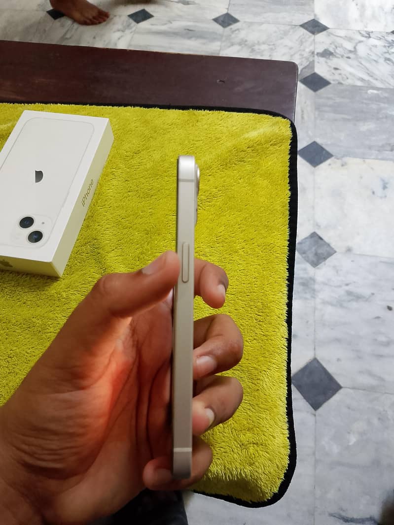 Apple iPhone 13 2