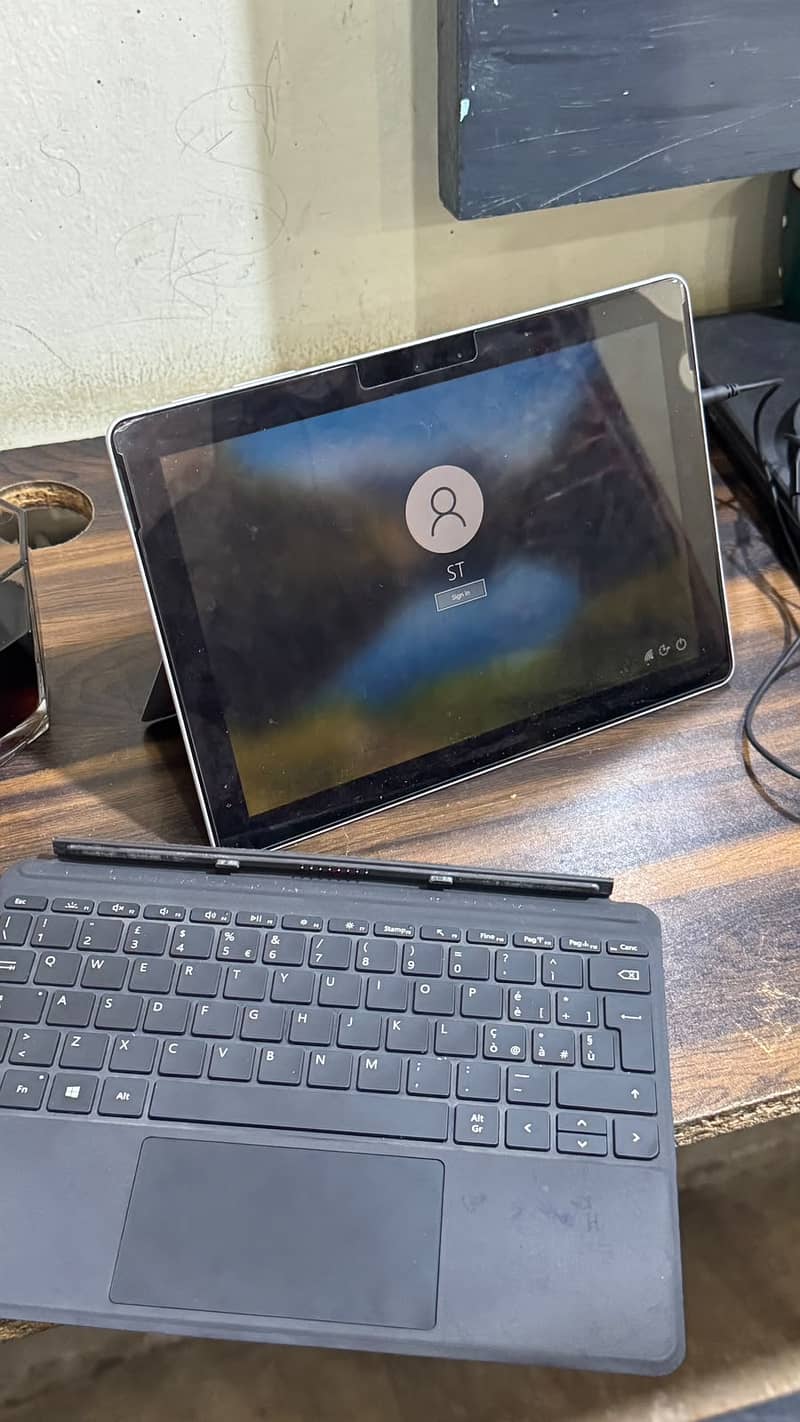 Microsoft Surface Go (1st Generation) 3
