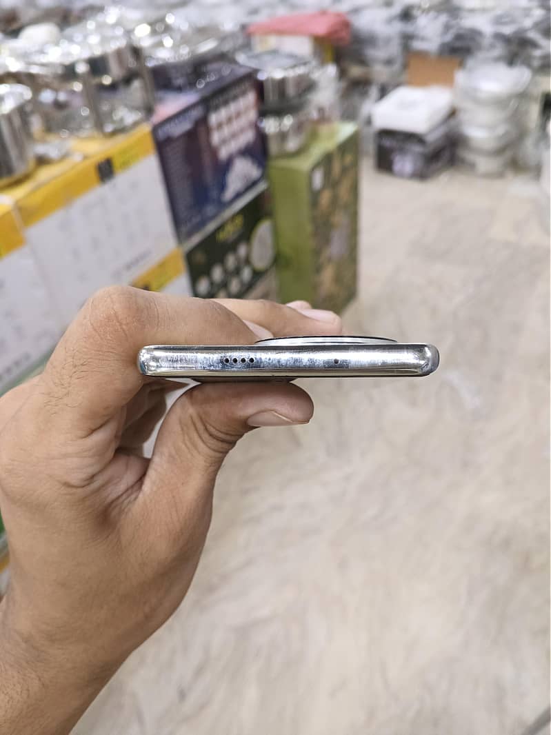 Tecno Spark 20 Pro Plus 3