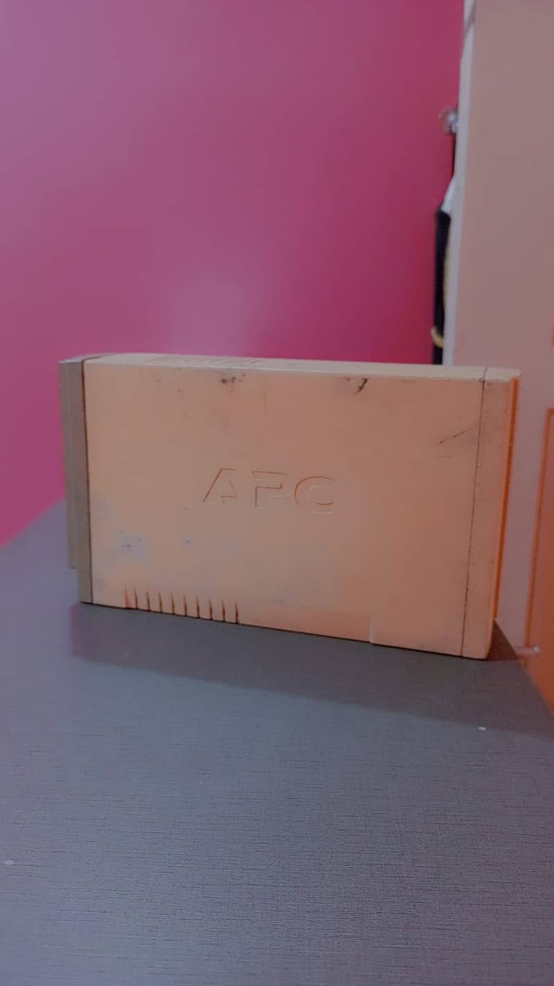 APC UPS 2
