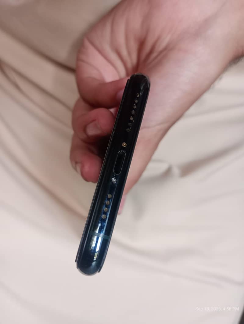 iPhone 11 Pro Max 4