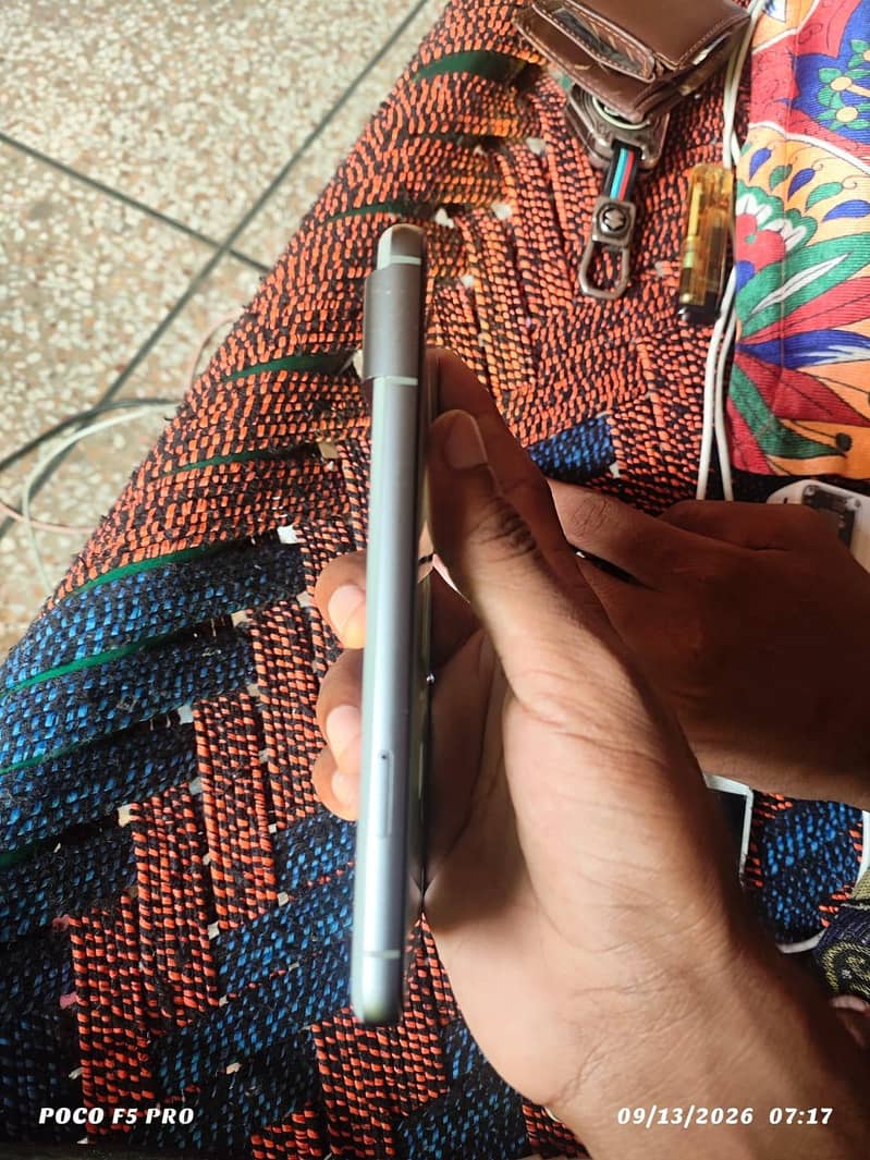 Google Pixel 8 3