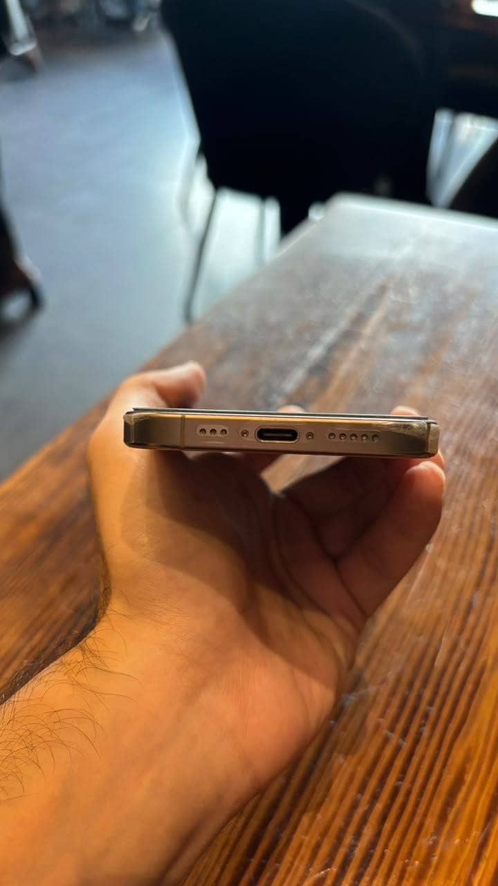 Iphone 16 pro 3