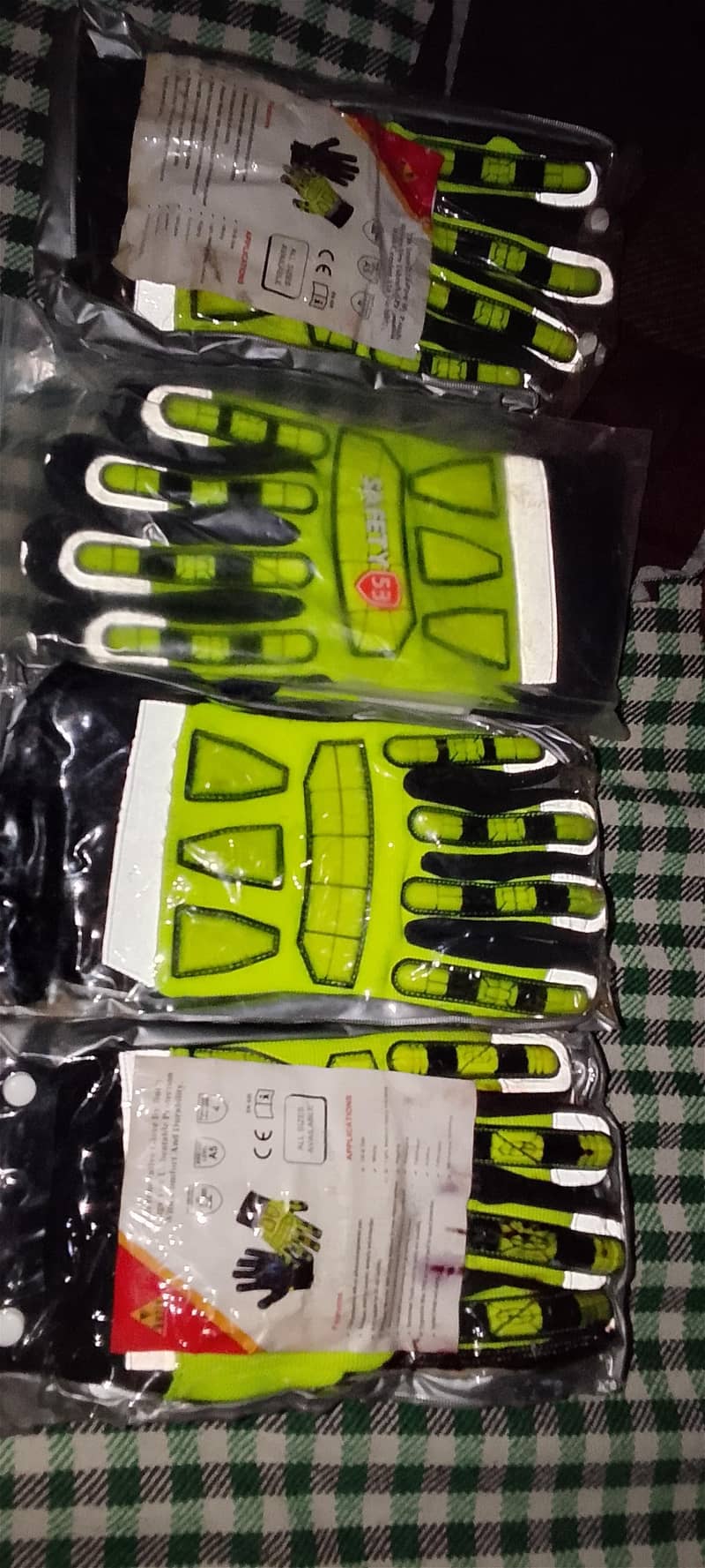 safety gloves 0