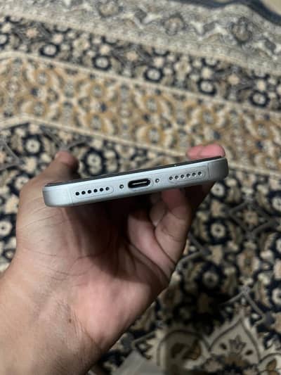Apple iPhone 17 Pro Max 99 battery baypass hai panl ma dot hai